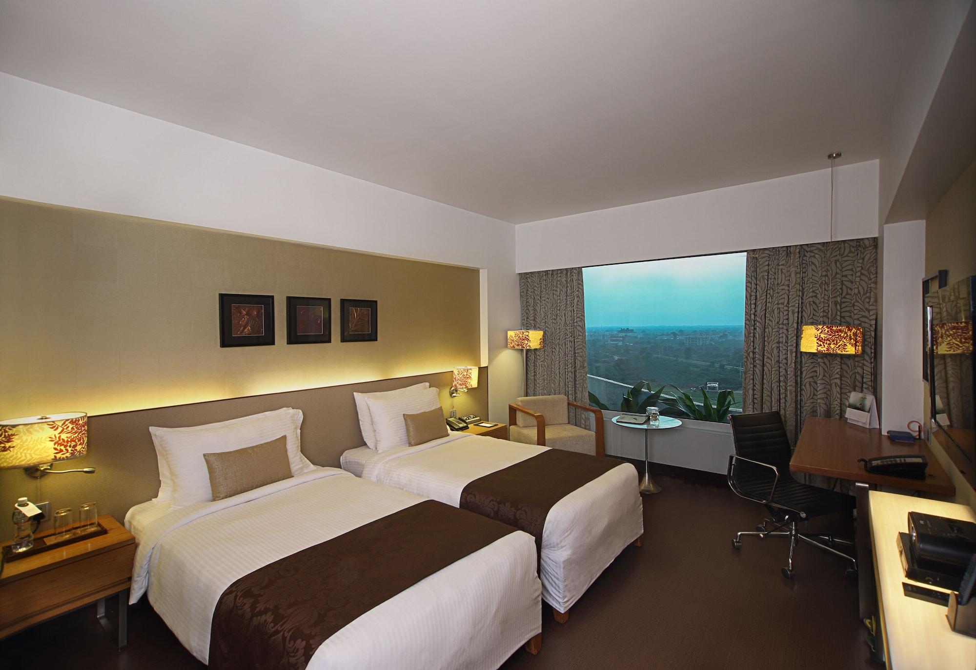 Fortune Select Sg Highway, Ahmedabad - Member Itc Hotels' Group Exterior photo