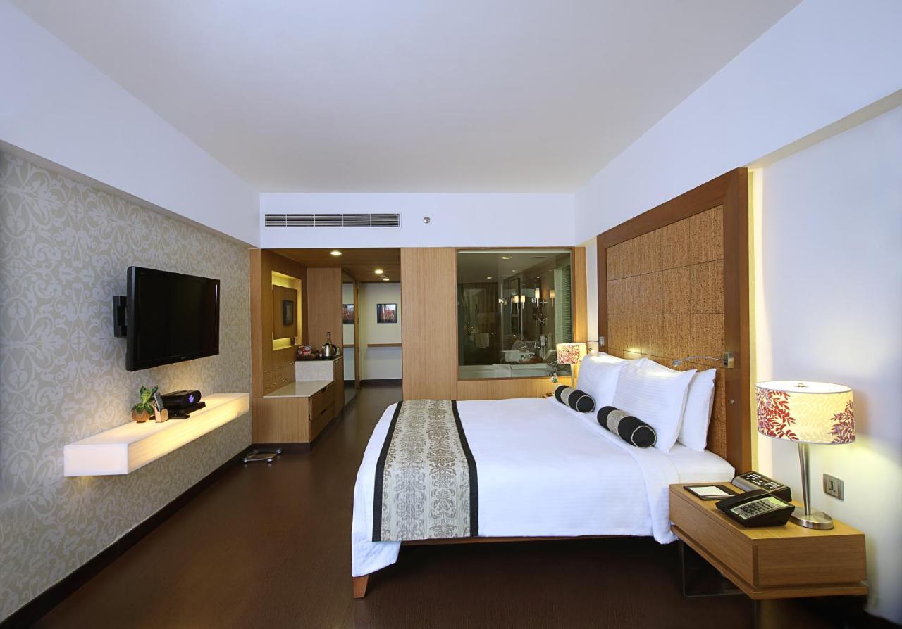 Fortune Select Sg Highway, Ahmedabad - Member Itc Hotels' Group Exterior photo