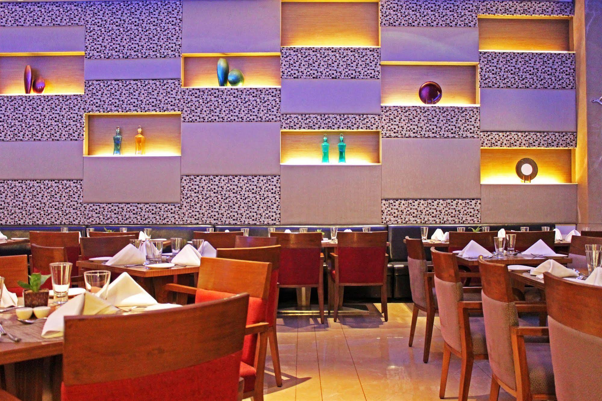 Fortune Select Sg Highway, Ahmedabad - Member Itc Hotels' Group Exterior photo