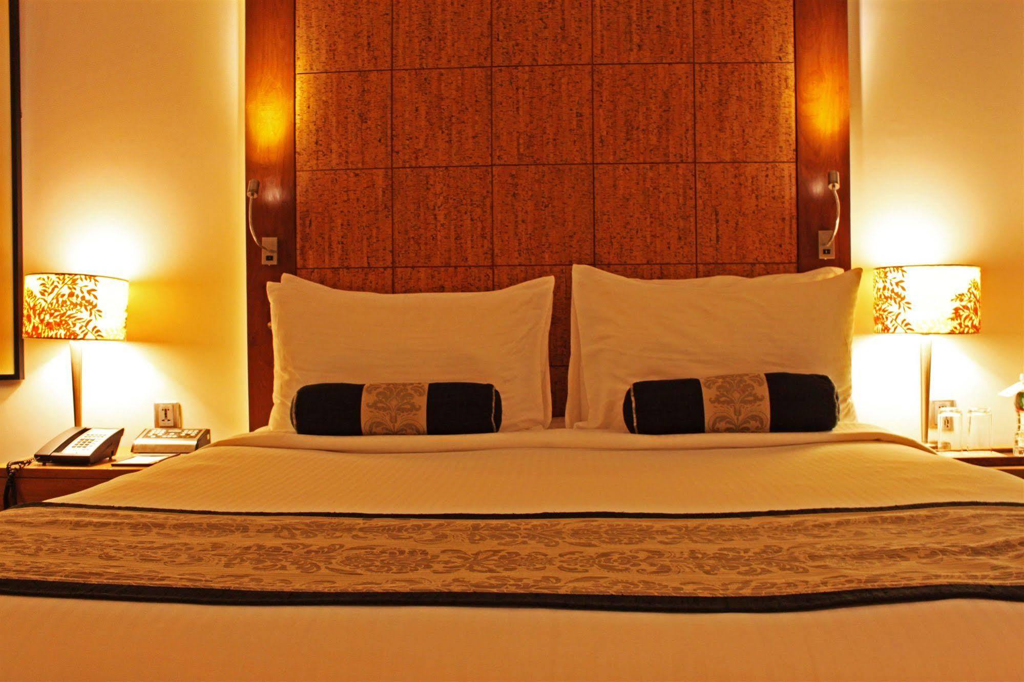 Fortune Select Sg Highway, Ahmedabad - Member Itc Hotels' Group Exterior photo