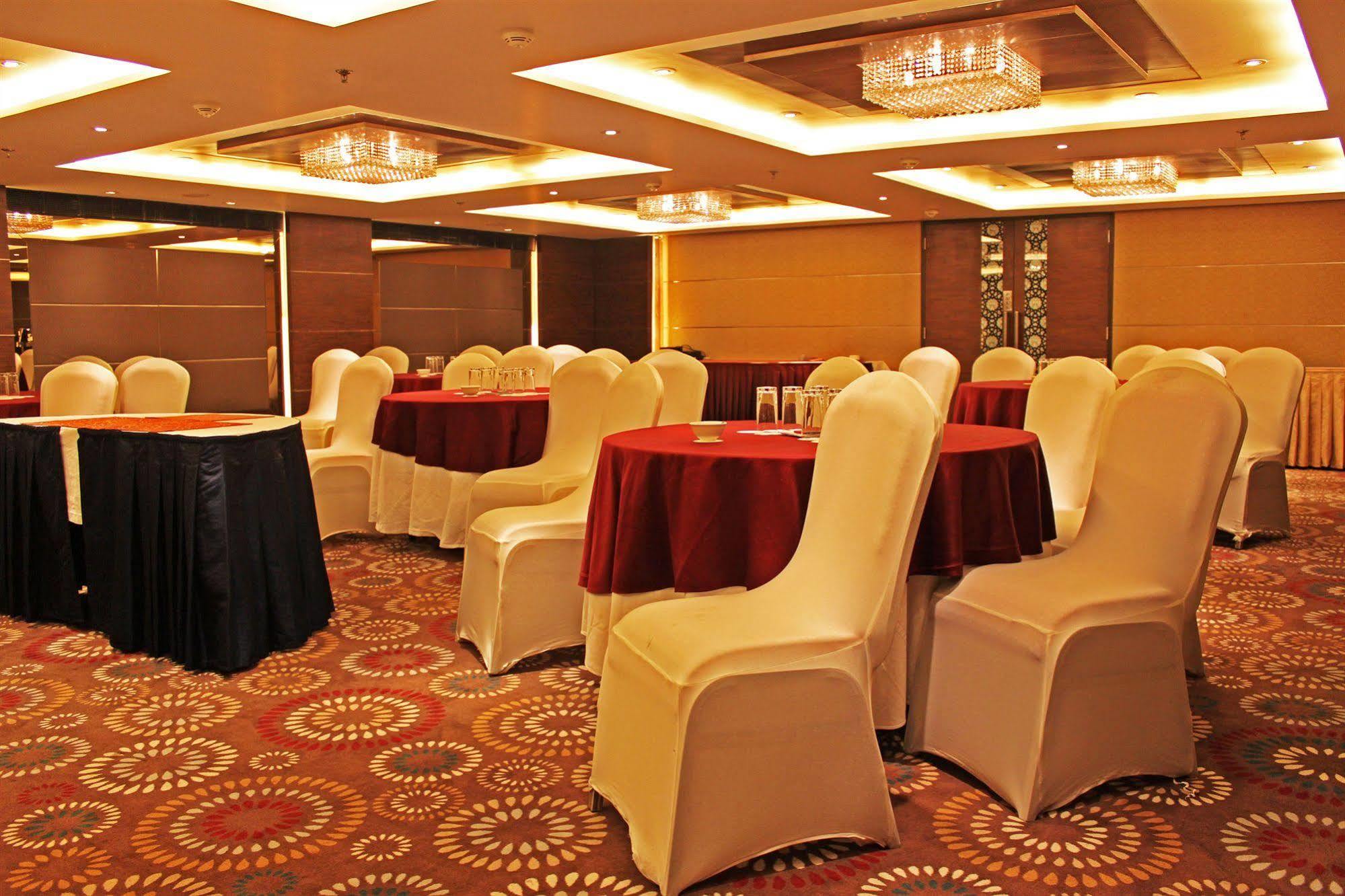 Fortune Select Sg Highway, Ahmedabad - Member Itc Hotels' Group Exterior photo