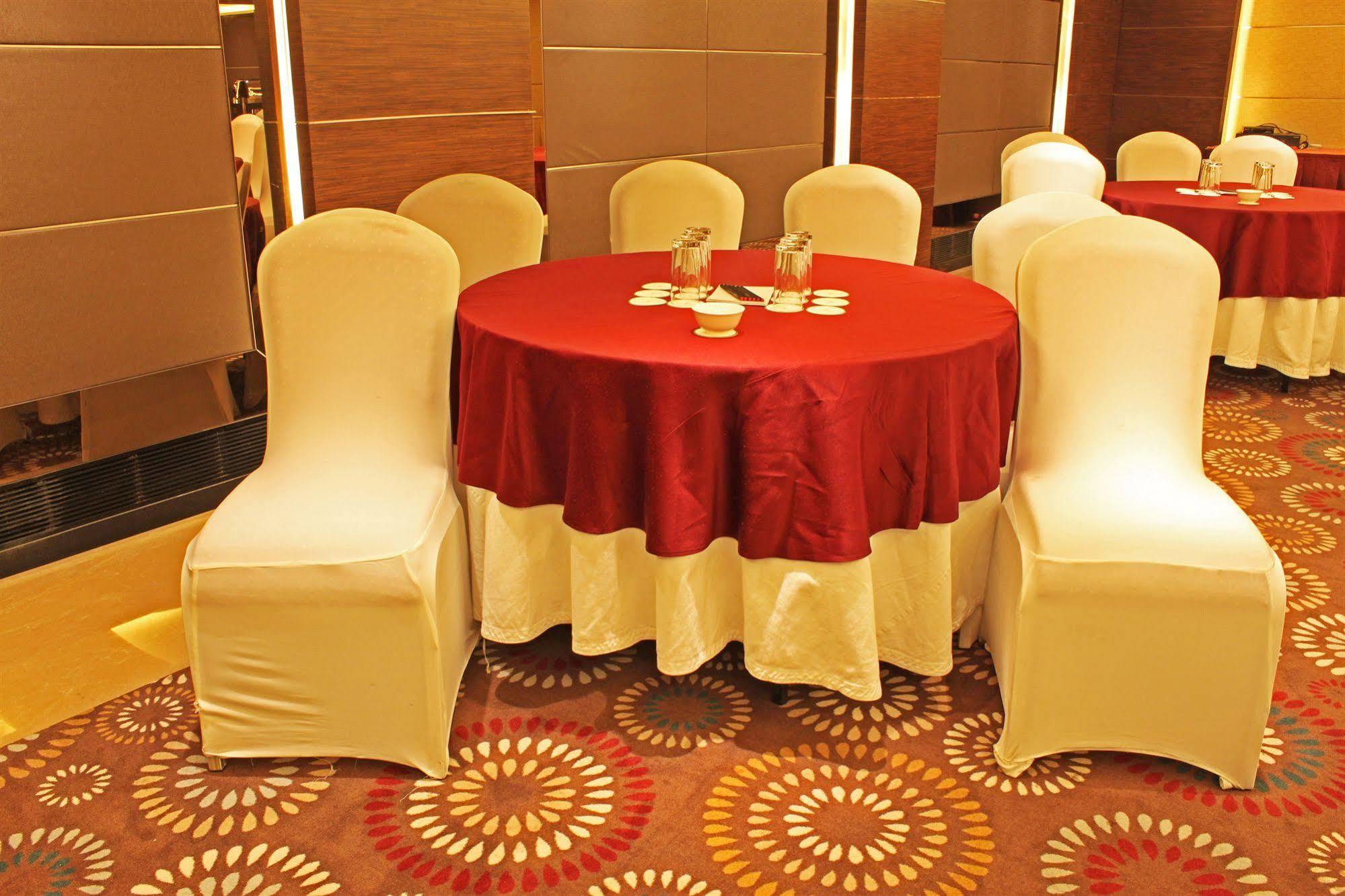 Fortune Select Sg Highway, Ahmedabad - Member Itc Hotels' Group Exterior photo