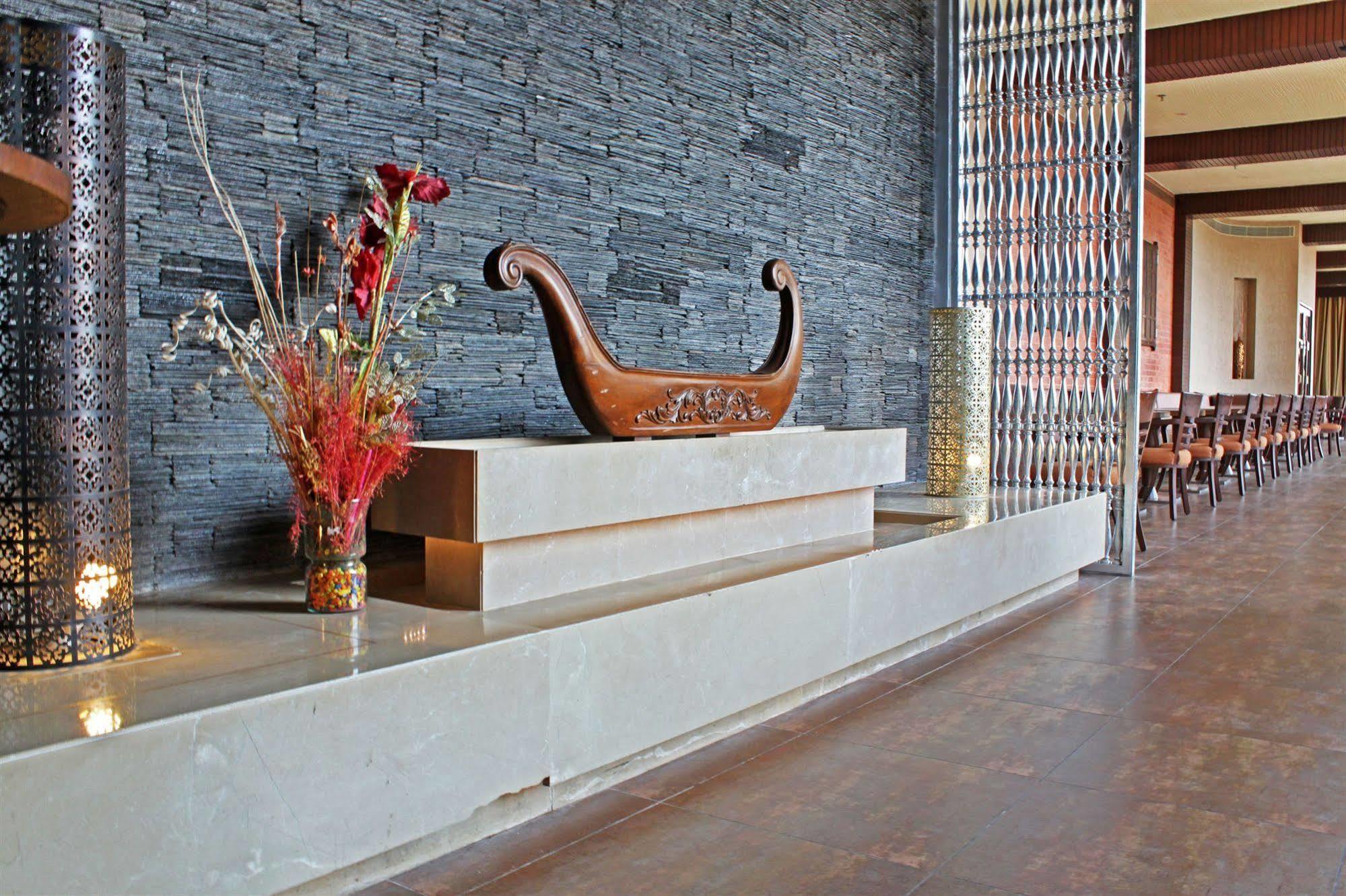 Fortune Select Sg Highway, Ahmedabad - Member Itc Hotels' Group Exterior photo